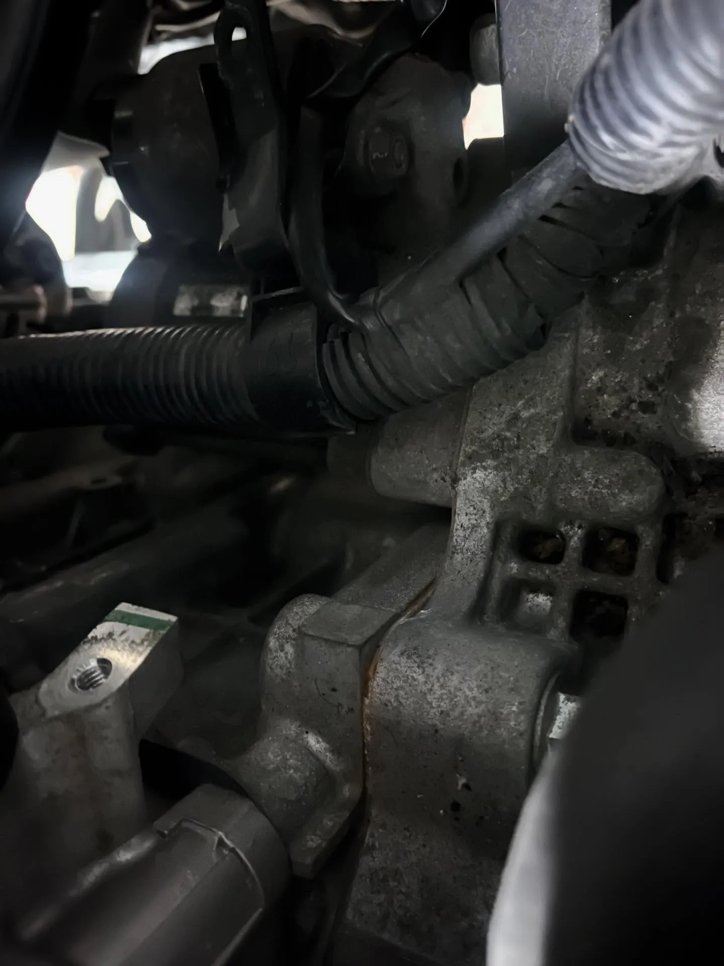 先日ワゴンRのノックセンサー交換をしました。