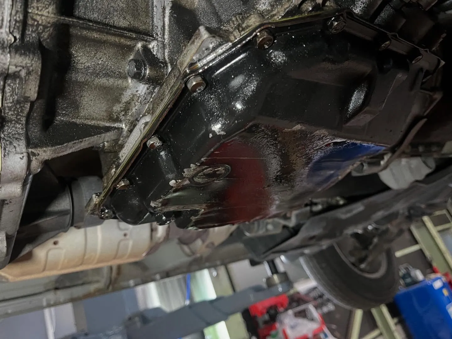 三菱ミニキャブのオートマのオイルパンガスケット交換のご依頼で...