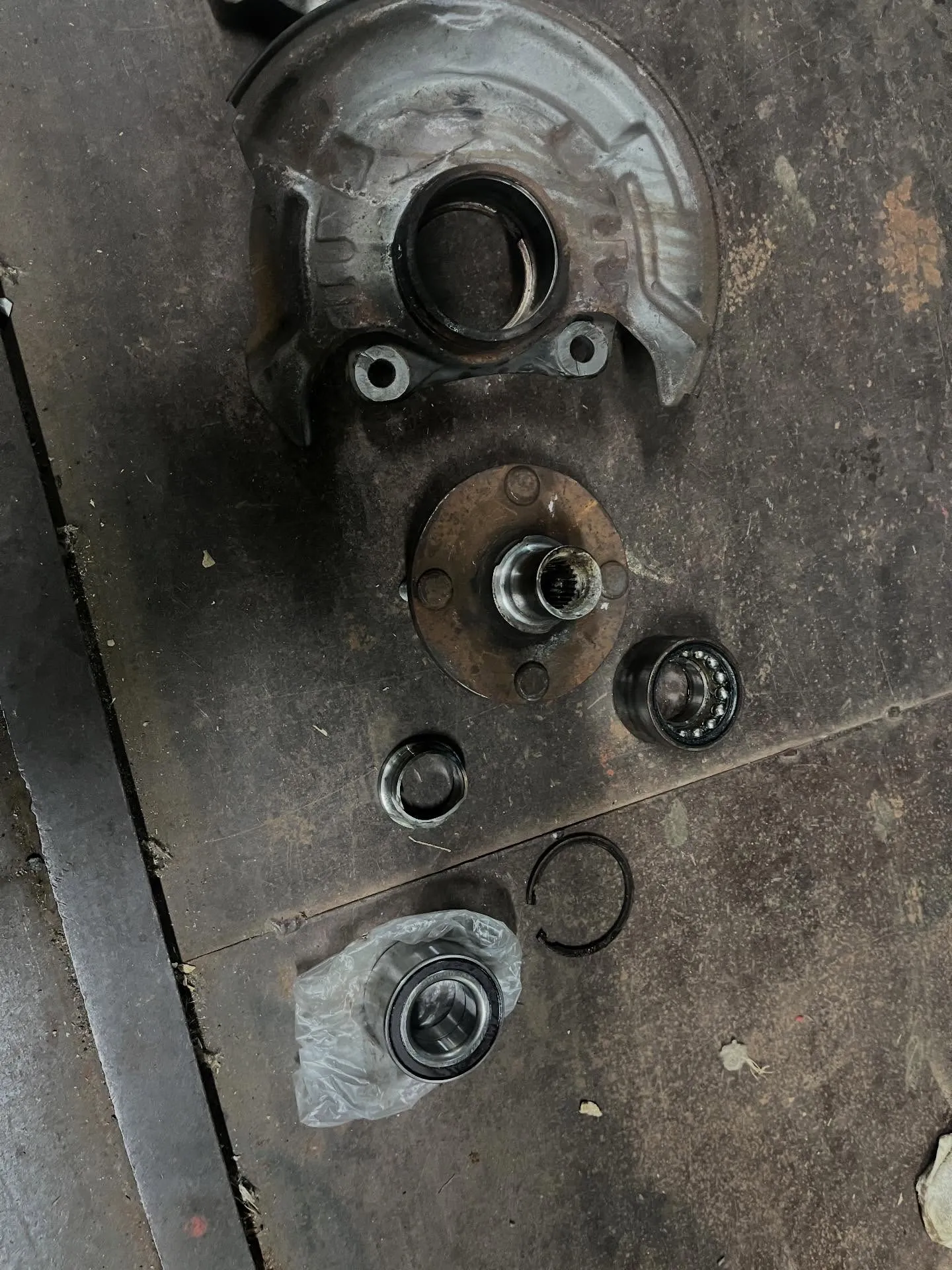 ムーブのフロントハブベアリング交換作業完了🔧