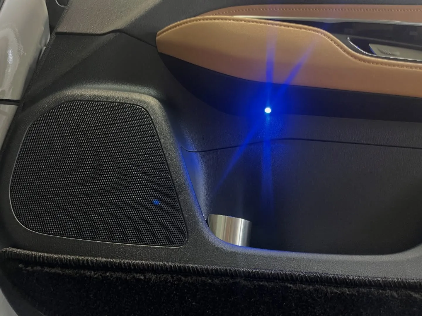 今回はレクサスNXに各ドアポケットLEDの取り付けと、その他...