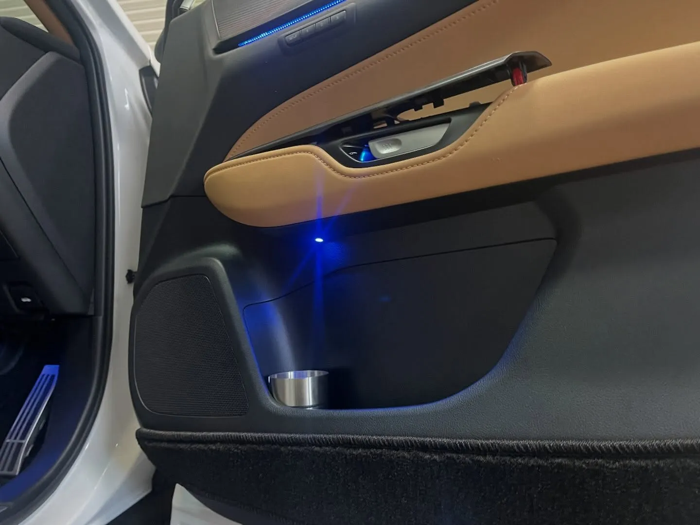 今回はレクサスNXに各ドアポケットLEDの取り付けと、その他...